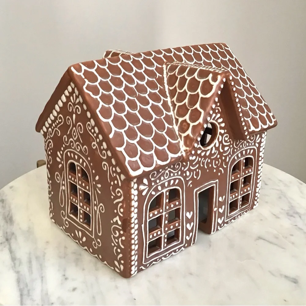Pottery Barn Gingerbread House Stoneware New With Tag